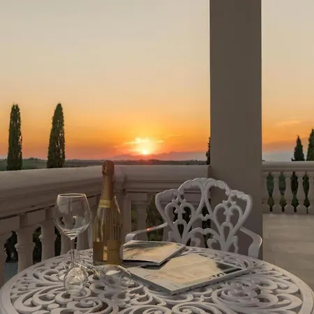 With Private Pool In Vinci - What'app - 0049-1521-4658-810 - For Reservations! * Limite