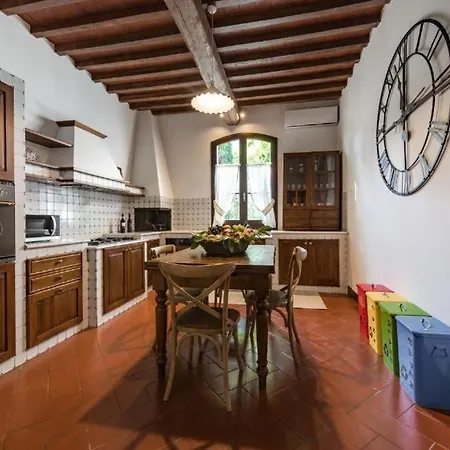 Villa With Private Pool In Vinci - What'app - 0049-1521-4658-810 - For Reservations!